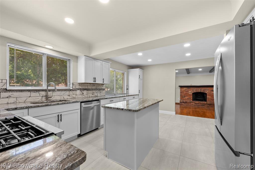 8362 Sunburst, Center Line, MI 48015 — Photo 17
