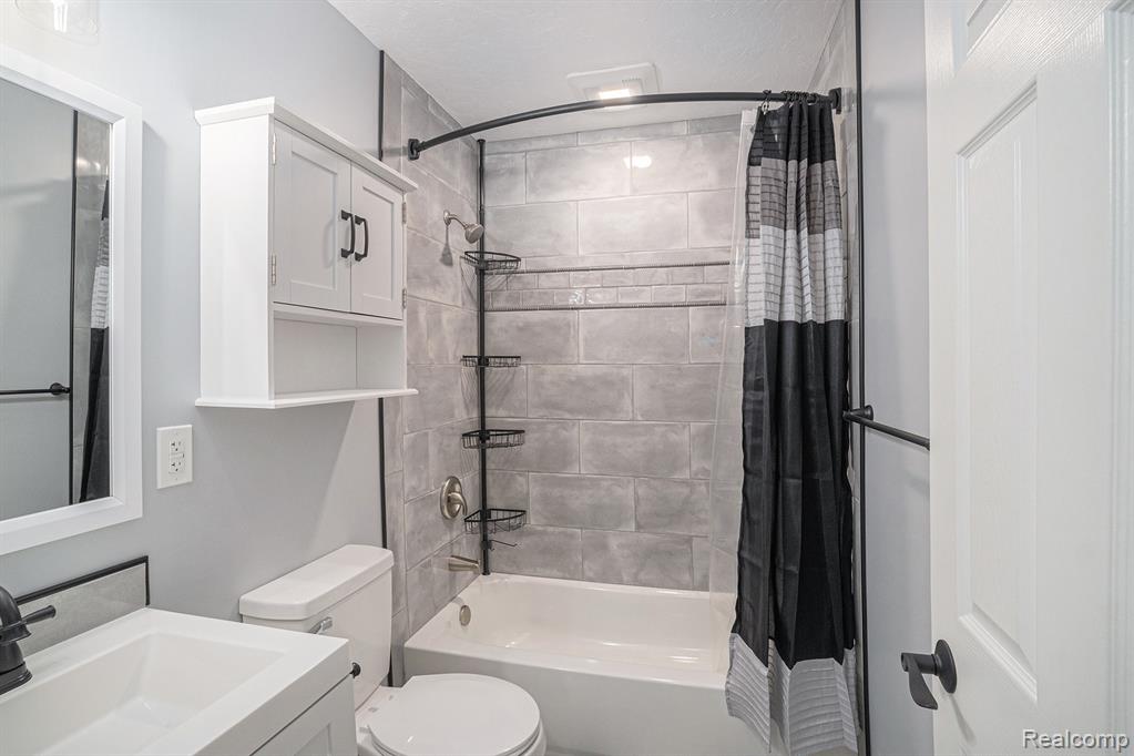 105 S Comstock Street, Corunna, MI 48817 — Photo 35