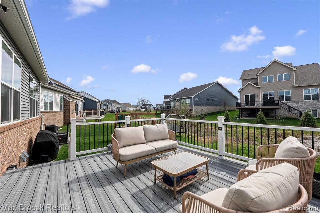 5526 Helmsdale Boulevard, West Bloomfield, MI — Photo 40