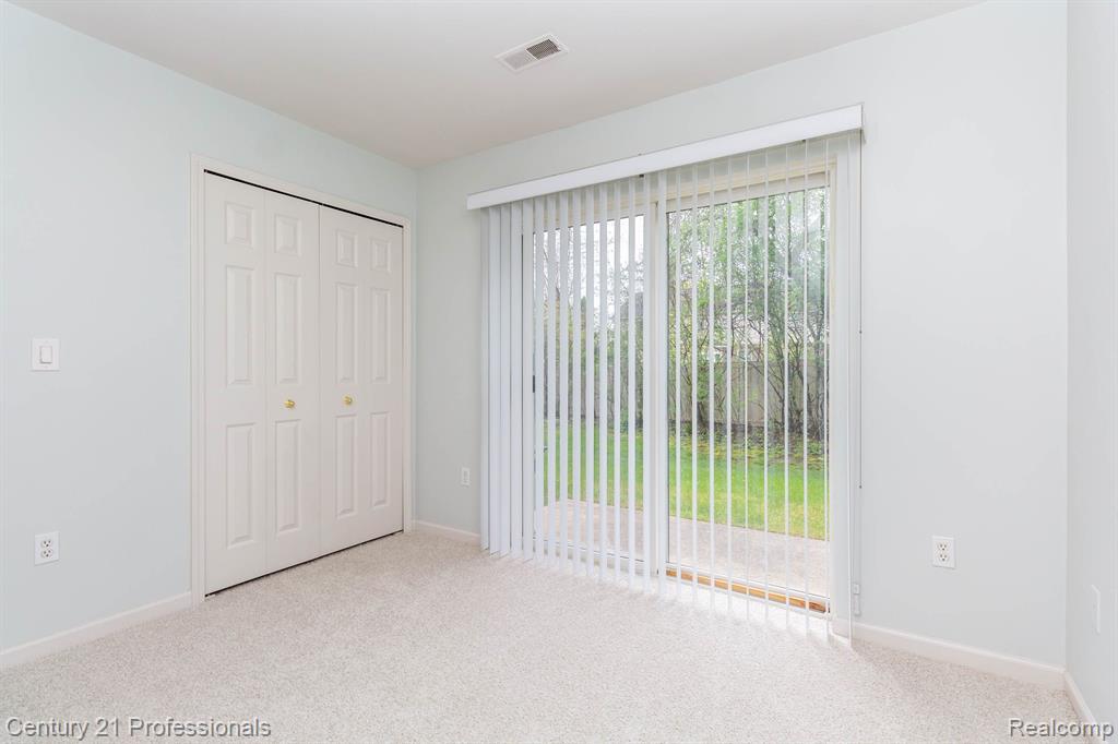 798 SANDALWOOD Drive, Troy, MI 48085 — Photo 33