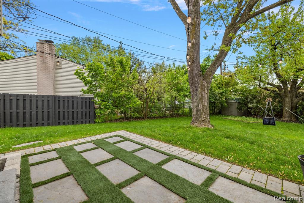 1000 CANTERBURY Street, Northville, MI 48167 — Photo 7
