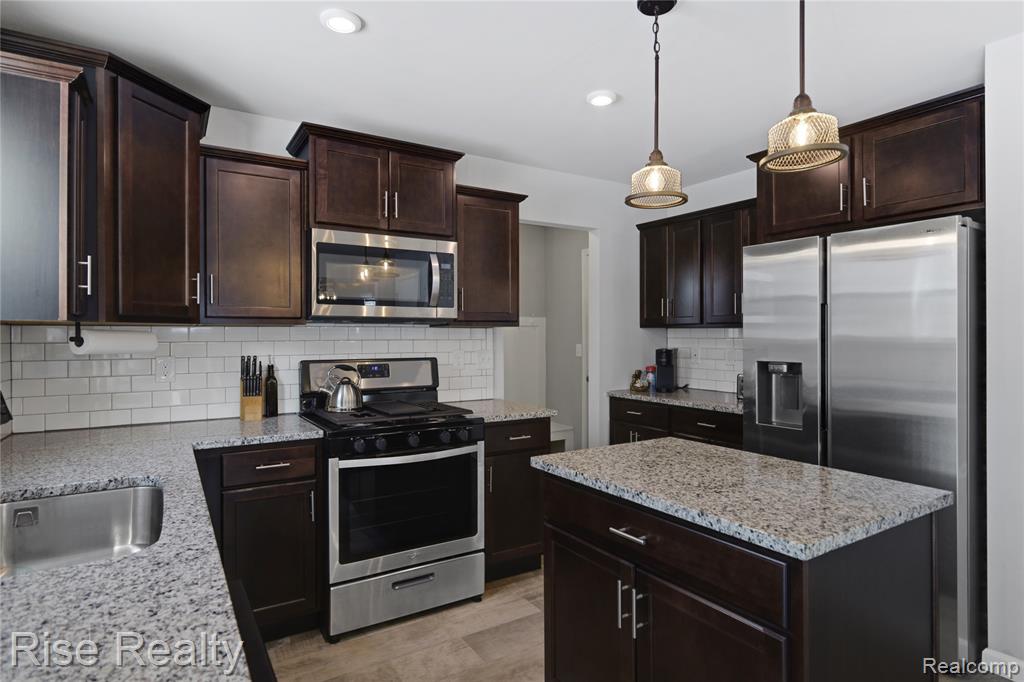 2027 Stillwater Drive, Davison, MI 48423 — Photo 9
