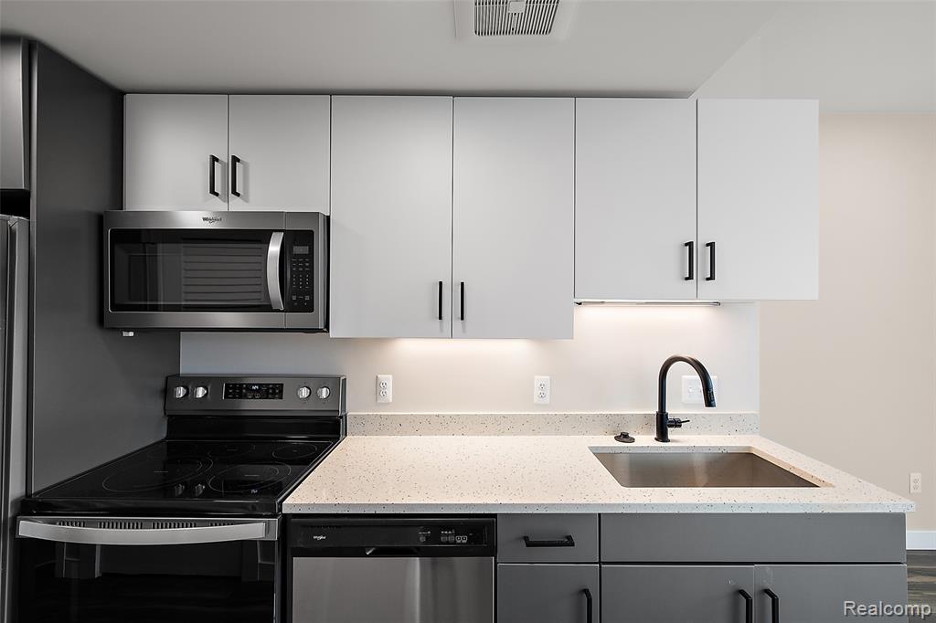 7631 E Lafayette, Detroit, MI 48214 — Photo 7