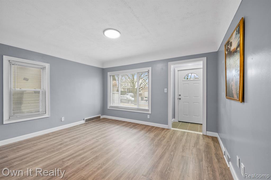 7335 Maple Street, Dearborn, MI 48126 — Photo 10