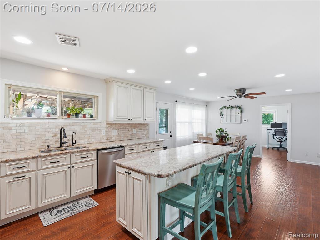 39582 Burton Drive, Novi, MI — Photo 9