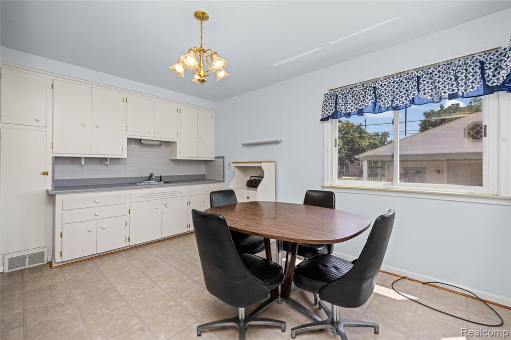 33441 Leona Street, Garden City, MI — Photo 18