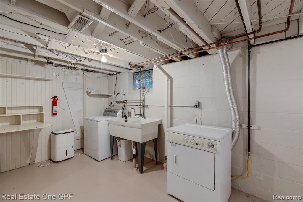 1488 Roslyn Road, Grosse Pointe Woods, MI 48236 — Photo 27