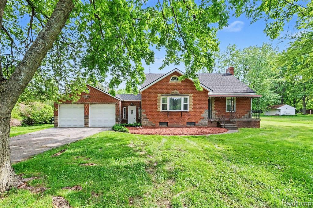 1093 W Maple Avenue, Burton, MI 48507