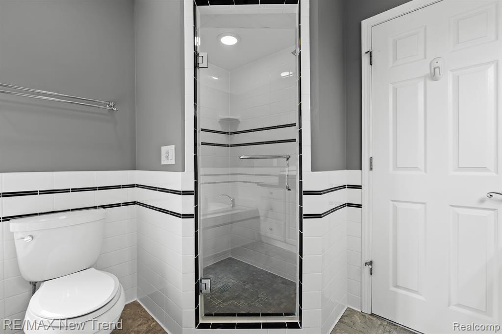 35163 KNOLLWOOD Lane, Farmington Hills, MI 48335 — Photo 25