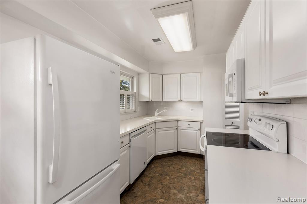 31220 Sheridan Drive, Beverly Hills, MI 48025 — Photo 23