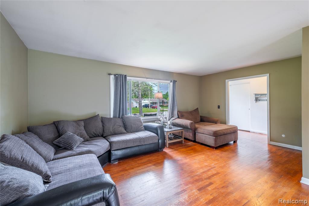 6395 Tanglewood Lane, Grand Blanc, MI 48439 — Photo 4