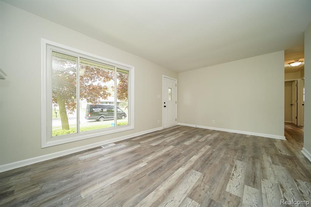 598 COVINGTON Street, South Lyon, MI 48178 — Photo 25