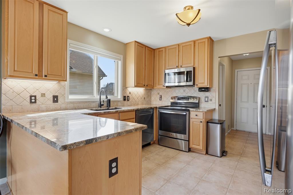 6140 Warwick Drive, 6, Commerce Twp, MI 48382 — Photo 12
