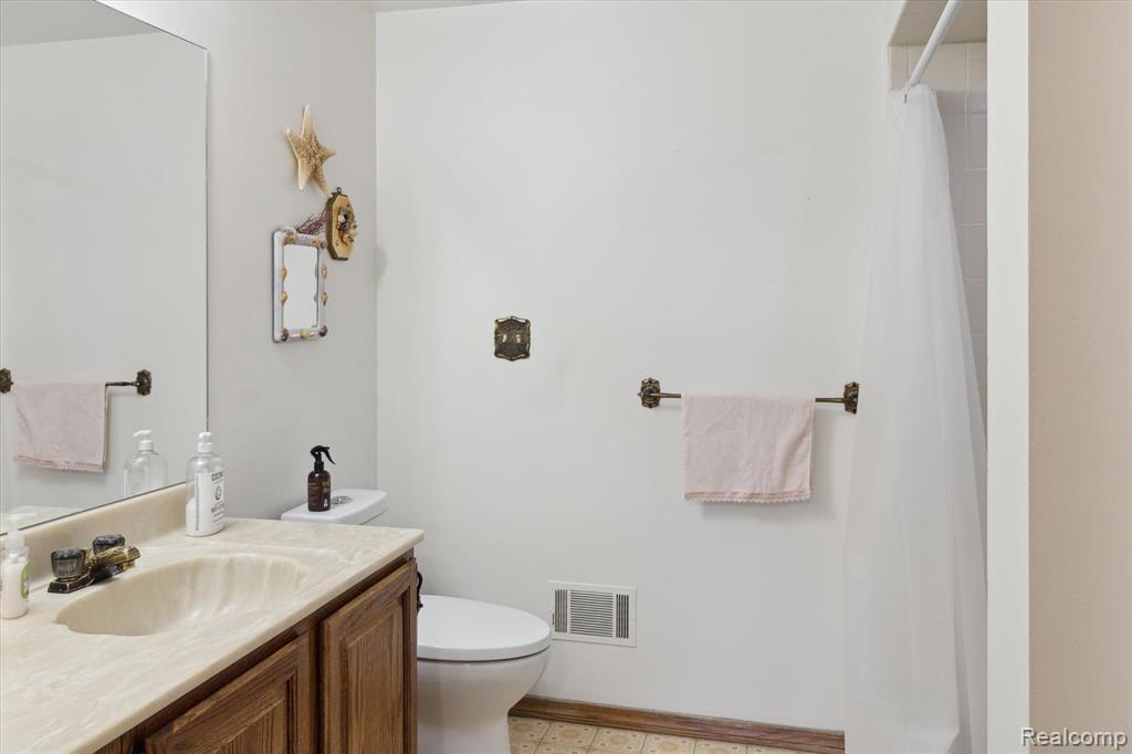 43050 12 Oaks Crescent Drive, 3044, Novi, MI 48377 — Photo 17