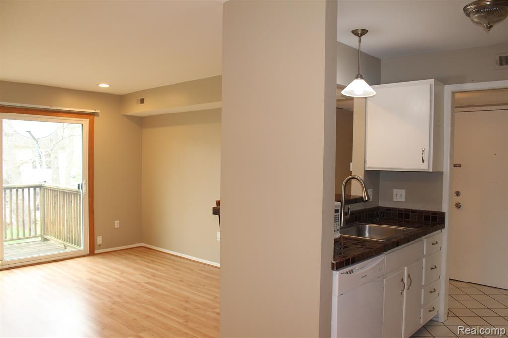 922 CHESTNUT HILL Drive, Auburn Hills, MI 48326 — Photo 23