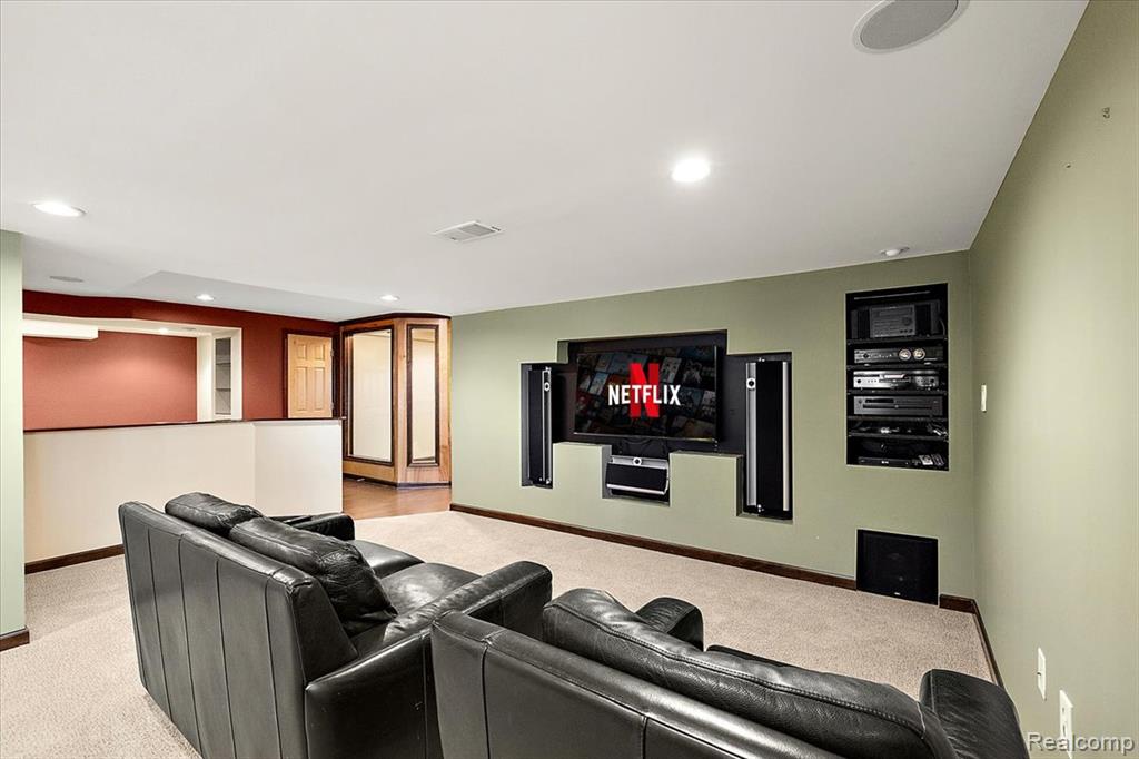 43054 Oxford Court, Novi, MI — Photo 15