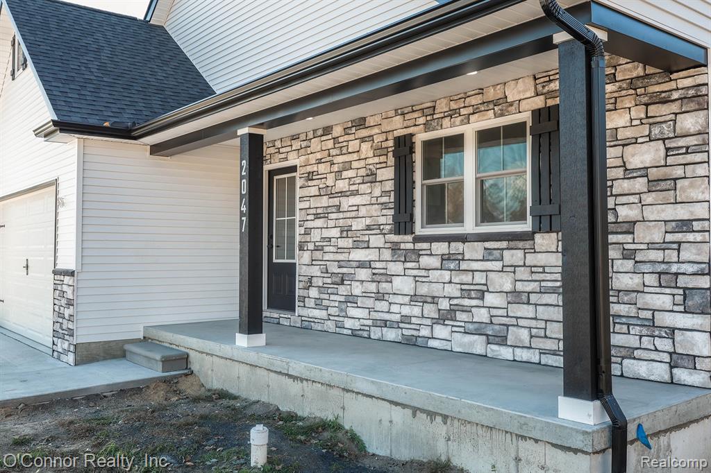2047 Edward Lane East, MI — Photo 2
