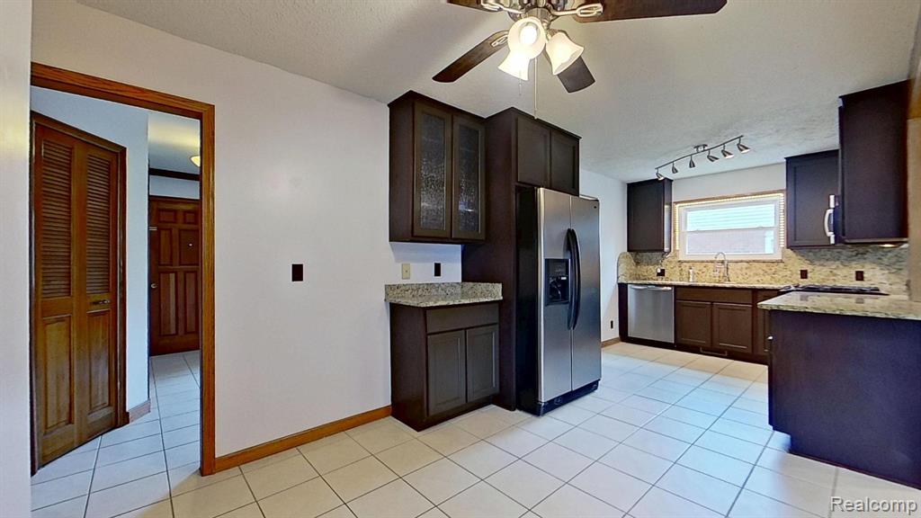8252 Tinkler Road, Sterling Heights, MI 48312 — Photo 13