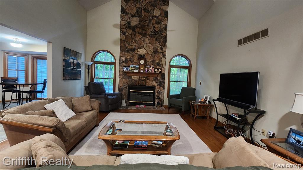 8123 Baypointe Drive, Brighton, MI 48114 — Photo 10