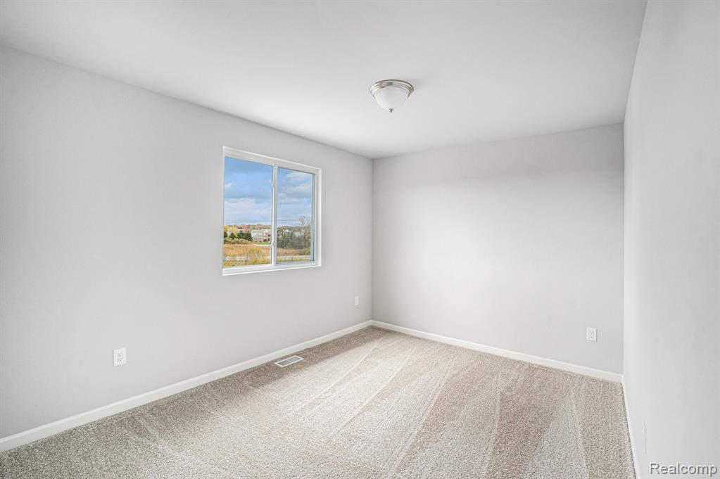 7014 Marigold Court, Grand Blanc, MI 48439 — Photo 11