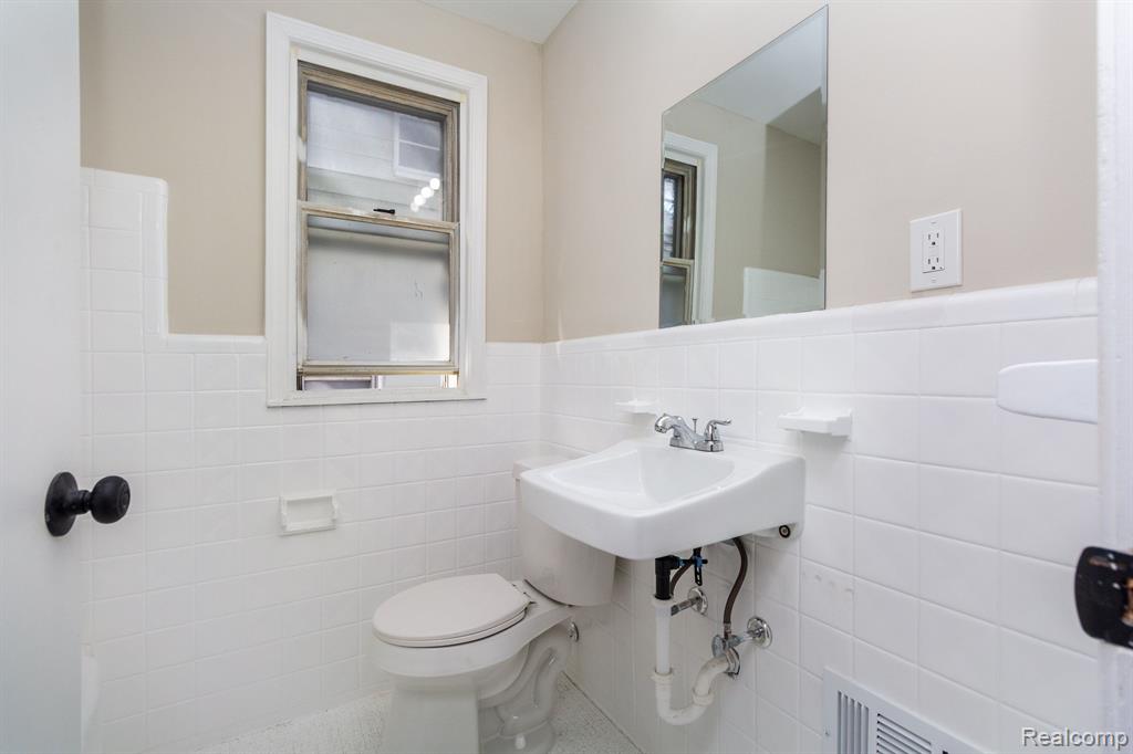 8316 RIVARD Avenue, Warren, MI 48089 — Photo 21
