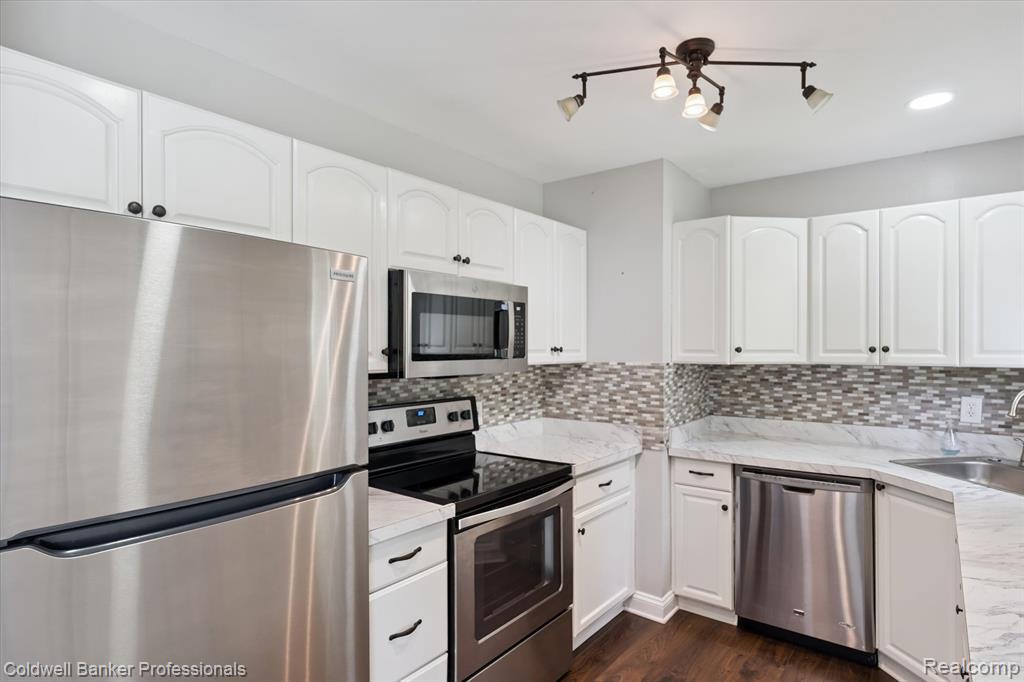 6314 Woodsdale Drive, Grand Blanc, MI 48439 — Photo 14