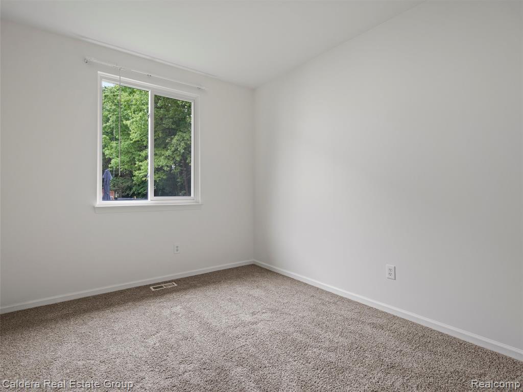 9862 Tioga Trail, Pinckney, MI 48169 — Photo 33