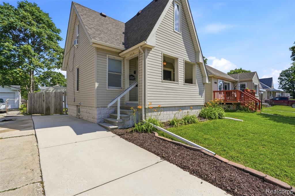 735 E Maxlow Avenue, Hazel Park, MI 48030 — front exterior