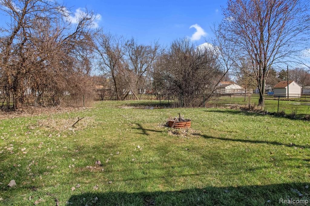 8155 VERMONT Avenue, Warren, MI 48093 — Photo 7