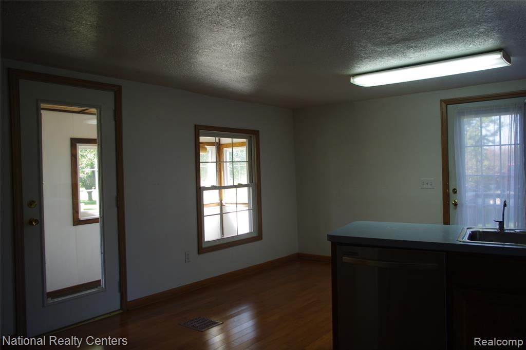 8276 War Road, Newport, MI 48166 — Photo 9