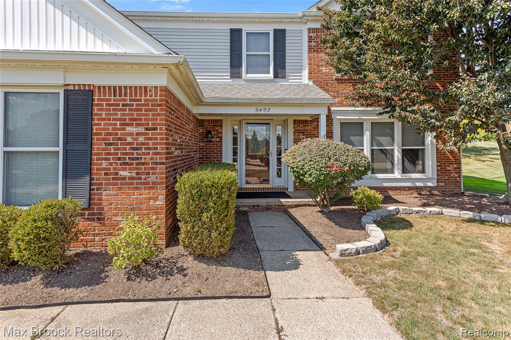 5492 Charrington Court, West Bloomfield, MI 48324 — Photo 5