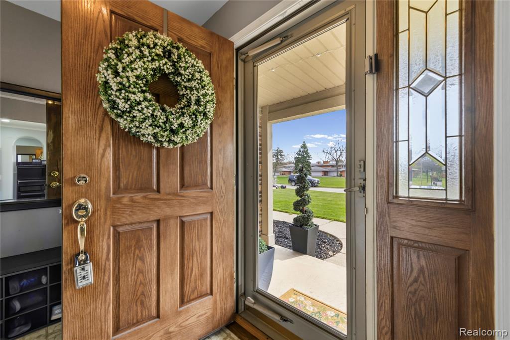 9332 Oakmont Drive, Grand Blanc, MI 48439 — Photo 16