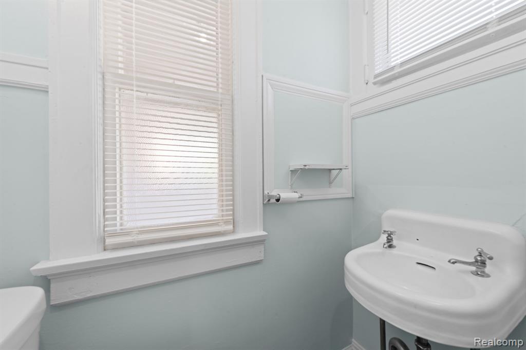 708 Taylor Street, Detroit, MI 48202 — Photo 10
