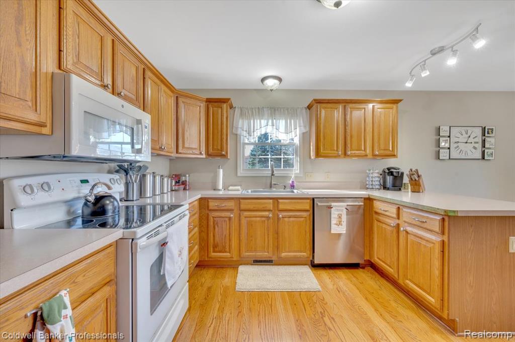 3803 Wedgewood Drive, Lapeer, MI 48446 — Photo 9