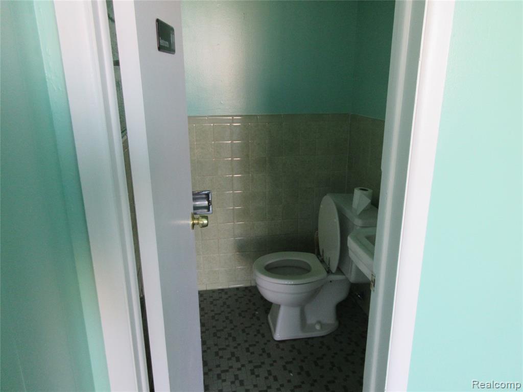 15292 E 8 MILE Road, Detroit, MI 48235 — Photo 10