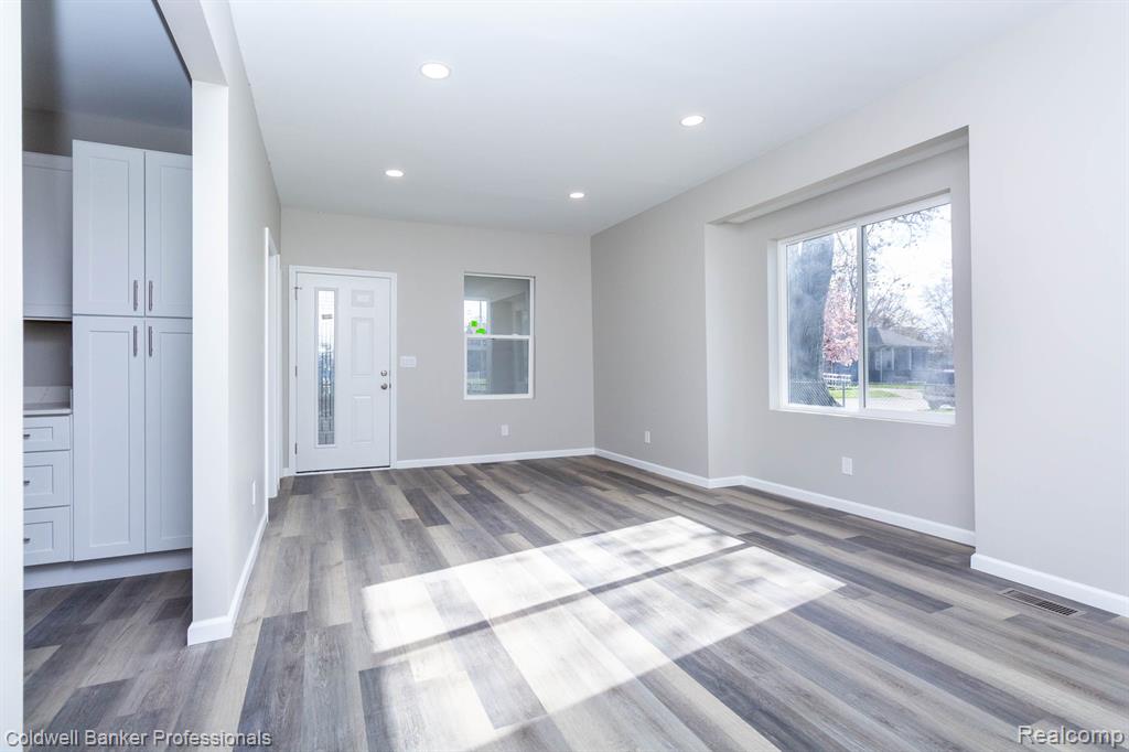 8237 PACKARD Avenue, Warren, MI 48089 — Photo 8