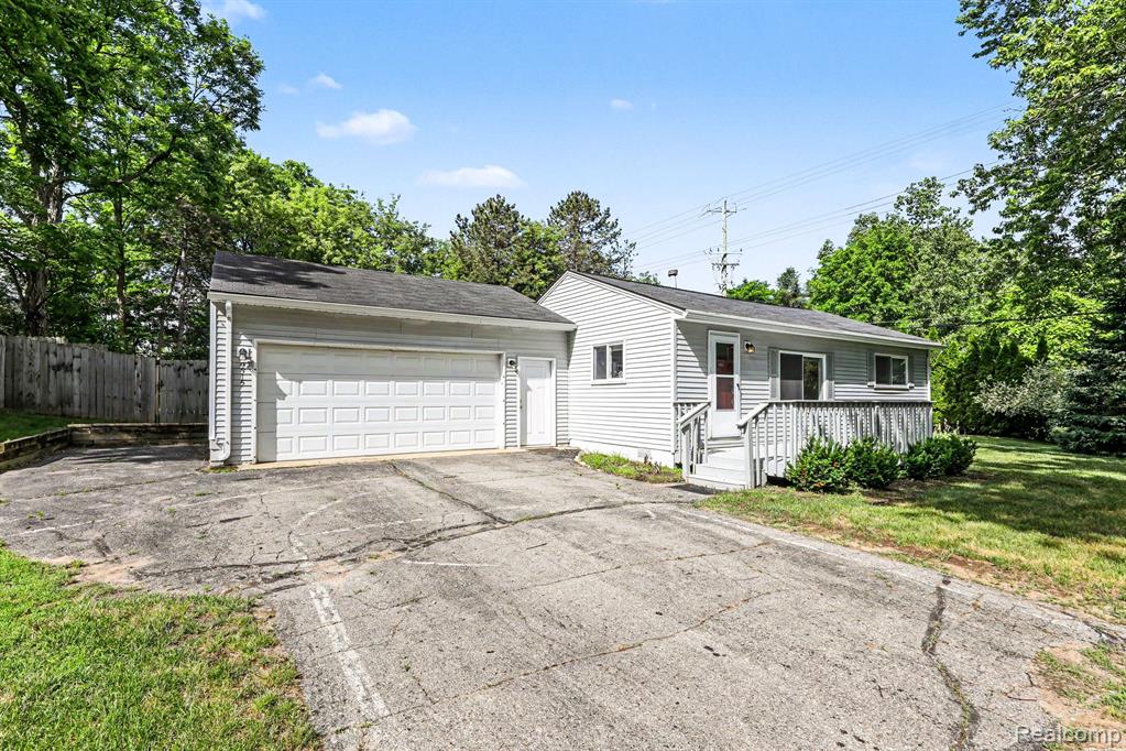 9315 Hillcrest Road, Clarkston, MI 48348 — Photo 3