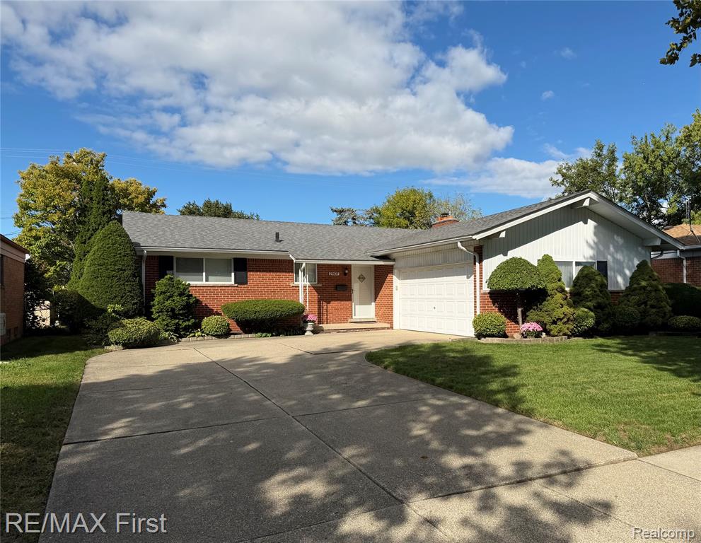 29839 Warner Avenue, Warren, MI 48092