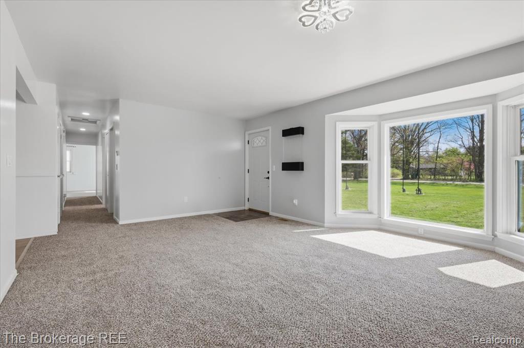 8254 Nichols Road, Gaines Vlg, MI 48436 — Photo 18