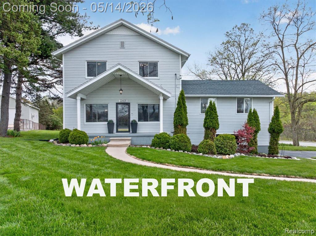 12409 N Fenton Road, Fenton, MI 48430 — front exterior