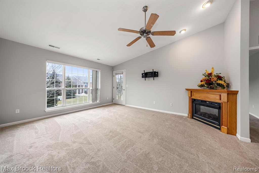 9203 FARMINGDALE Lane, Walled Lake, MI 48390 — Photo 7