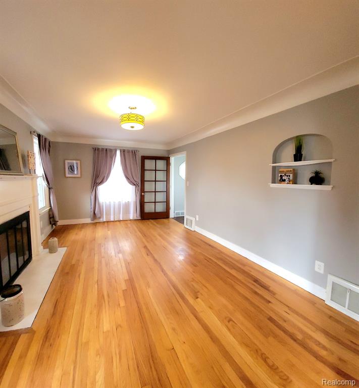 581 ANTOINE Street, Wyandotte, MI 48192 — Photo 14