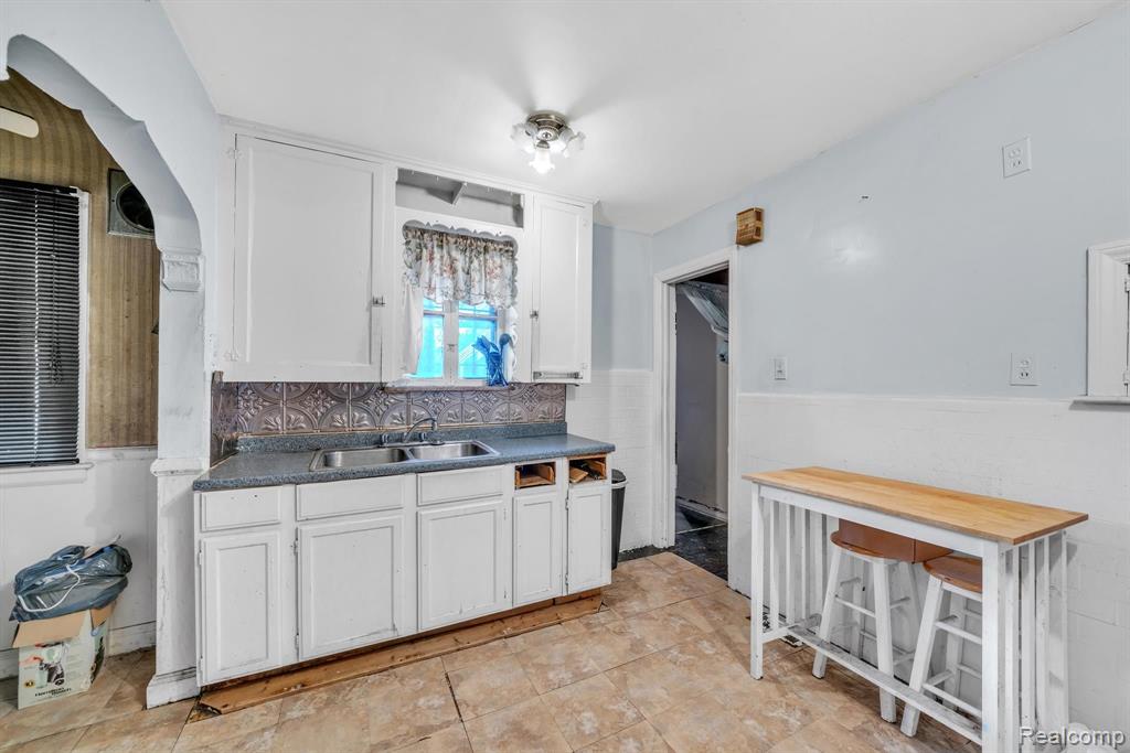 5059 LAKEVIEW Street, Detroit, MI 48213 — Photo 8