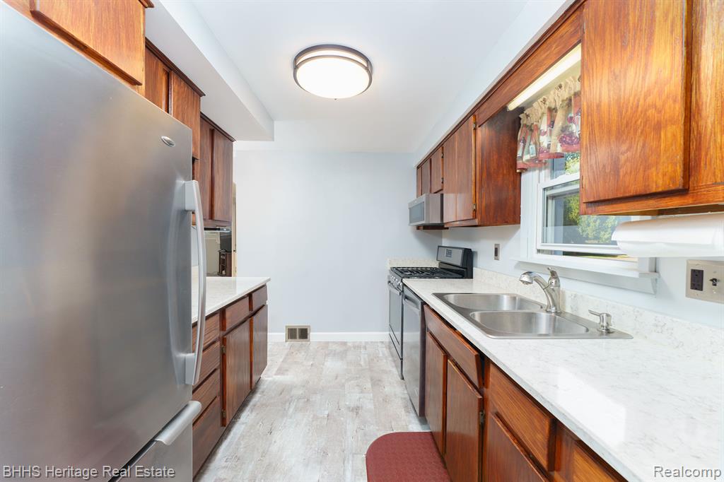 316 E WALNUT Street, Webberville, MI 48892 — Photo 15