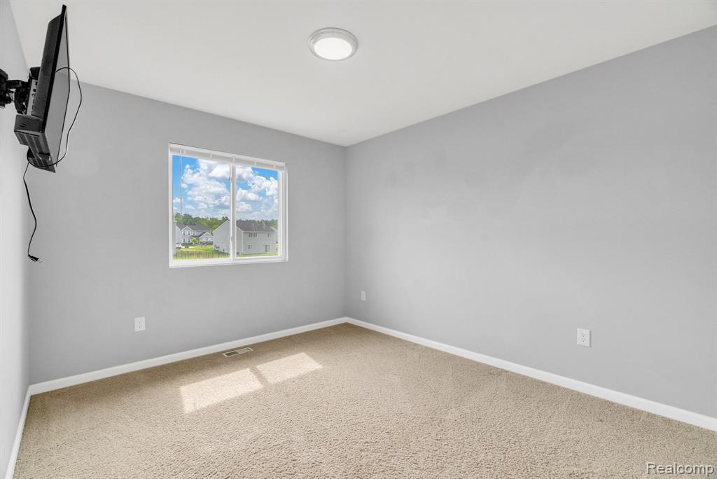 7019 Marigold Court, Grand Blanc, MI 48439 — Photo 29