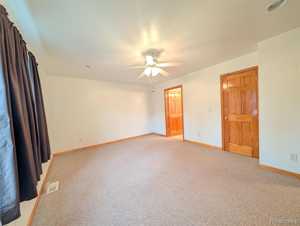 6185 N Vassar Road, Flint, MI 48506 — Photo 16