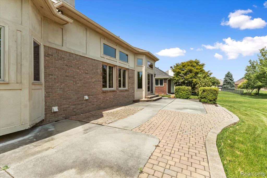 49366 Briar Pointe Dr. Drive, Macomb, MI 48044 — Photo 57