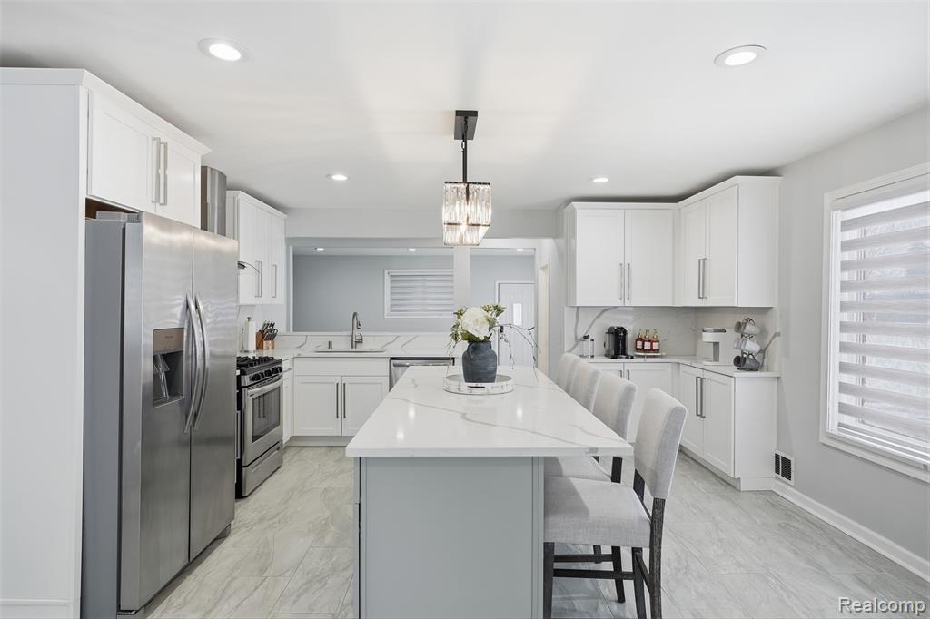 25961 Warrington Street, Dearborn Heights, MI 48127 — Photo 10
