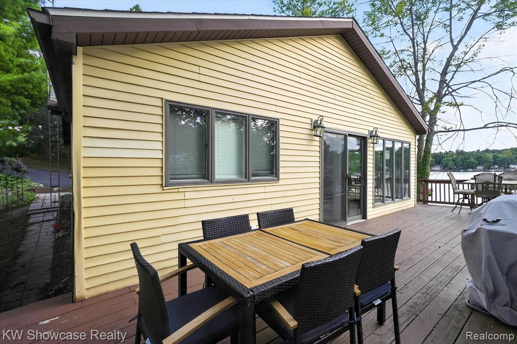 11438 RIVERBANK Lane, Pinckney, MI 48169 — Photo 32