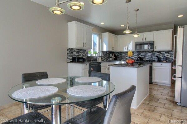 43807 S TIMBERVIEW Drive, Belleville, MI 48111 — Photo 15